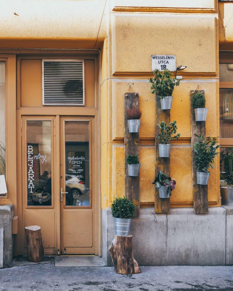 20 Best Traditional Hungarian Restaurants in Budapest - Framey