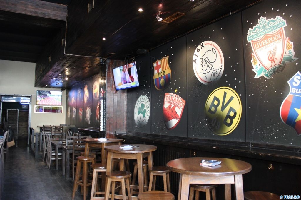 HALFTIME Pub & Grill