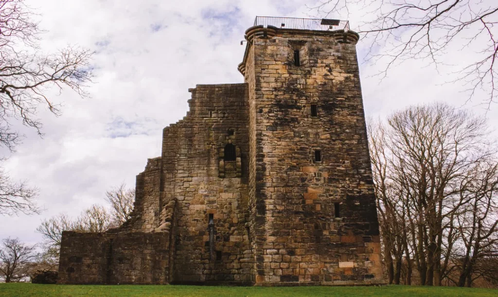 Crookston Castle