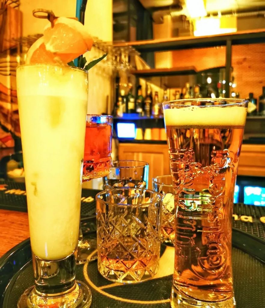 FRIENDS PUB