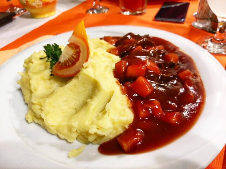 20 Best Traditional Hungarian Restaurants in Budapest - Framey