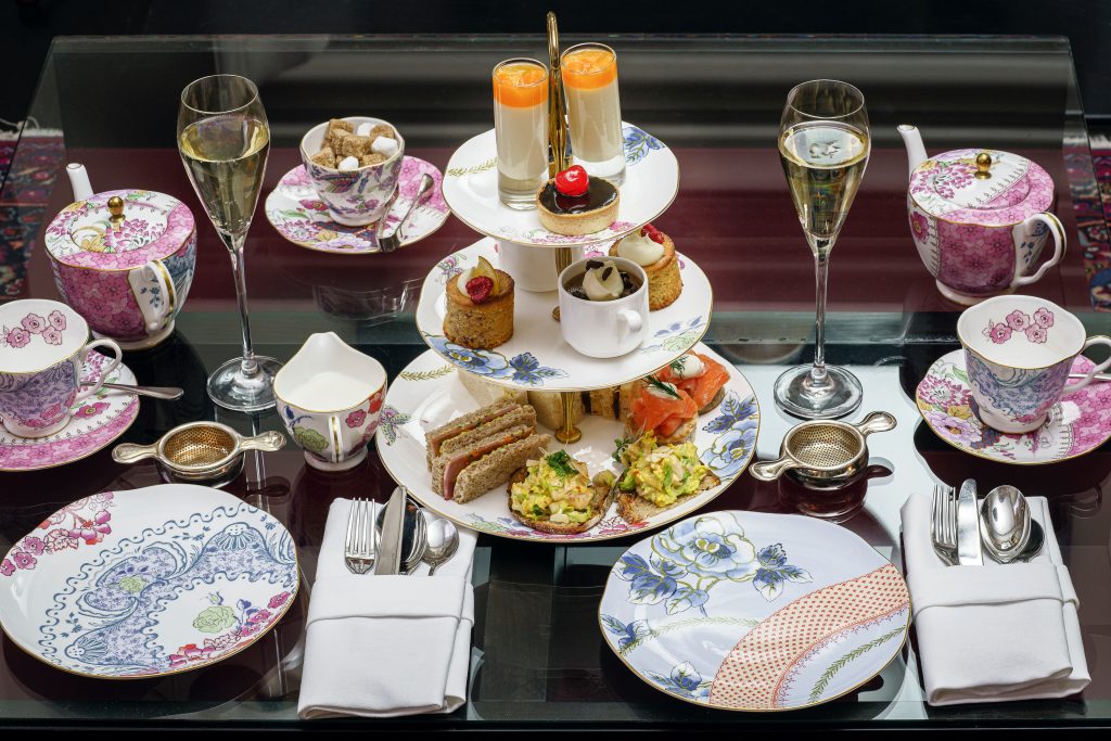 Lonfon traditional tea & local food