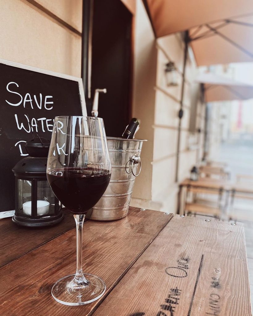Czarna Owca Wino Bar