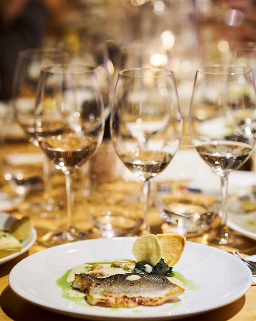 VINO Bubbles& Tapas
