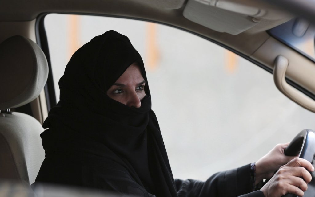 Can women drive in Dubai?