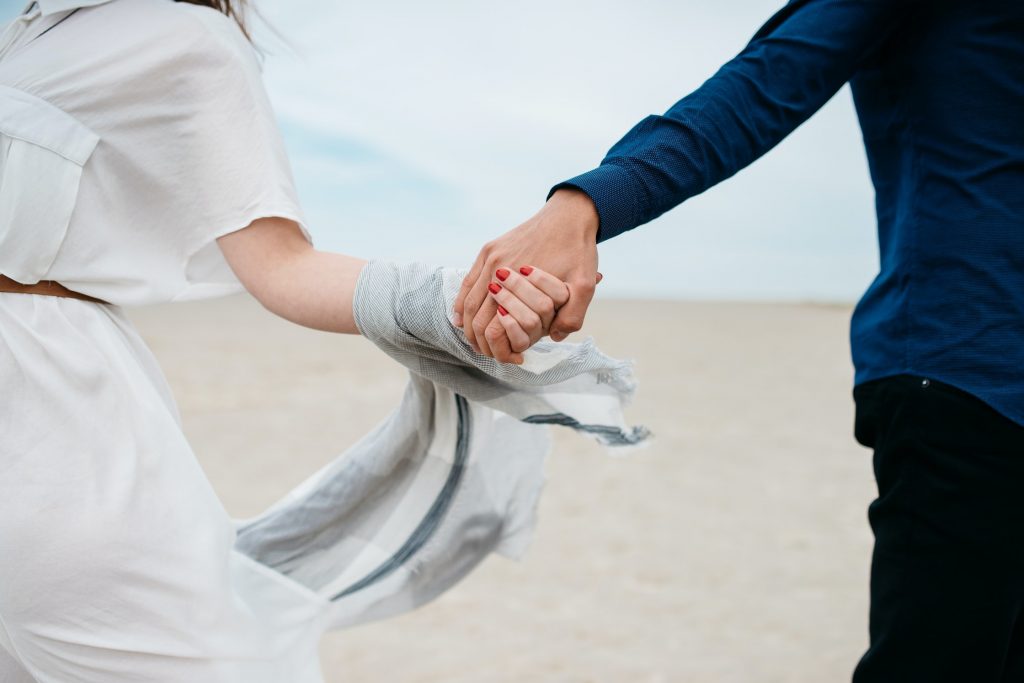 Can you hold hands in public in Dubai?