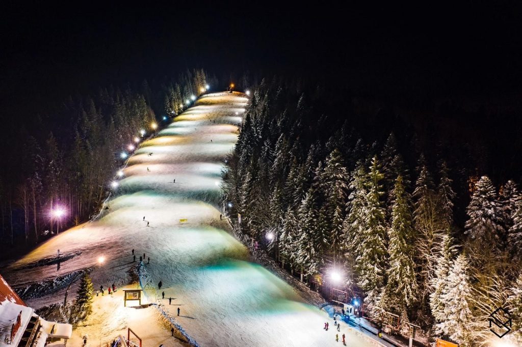 Predeal slope at night