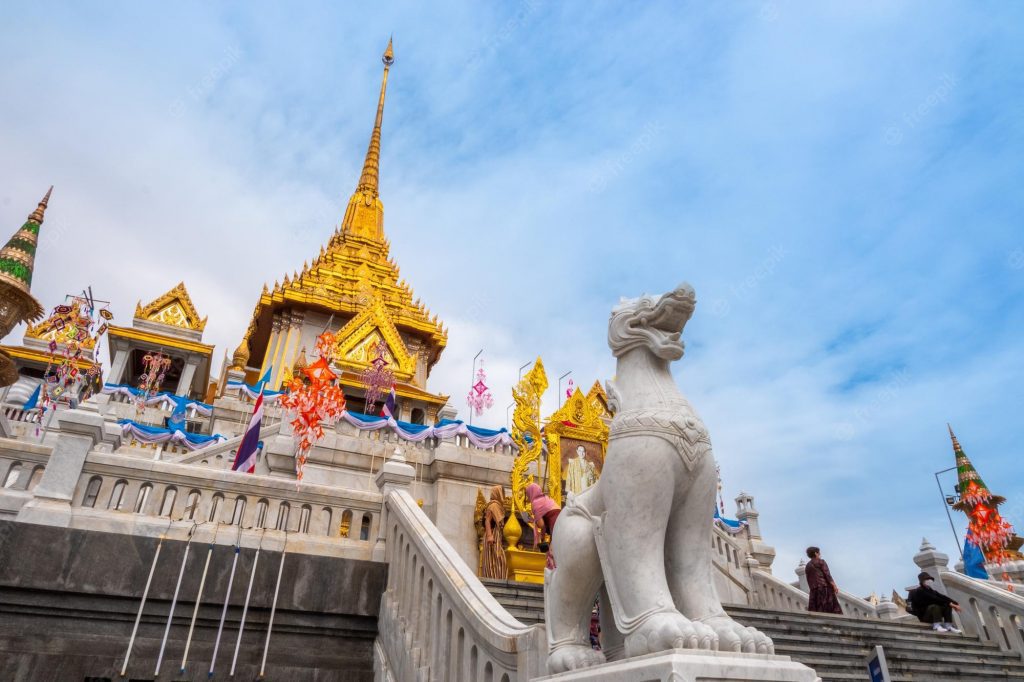Best 12 Temples in Bangkok - Wat Traimit (Golden Buddha Temple)