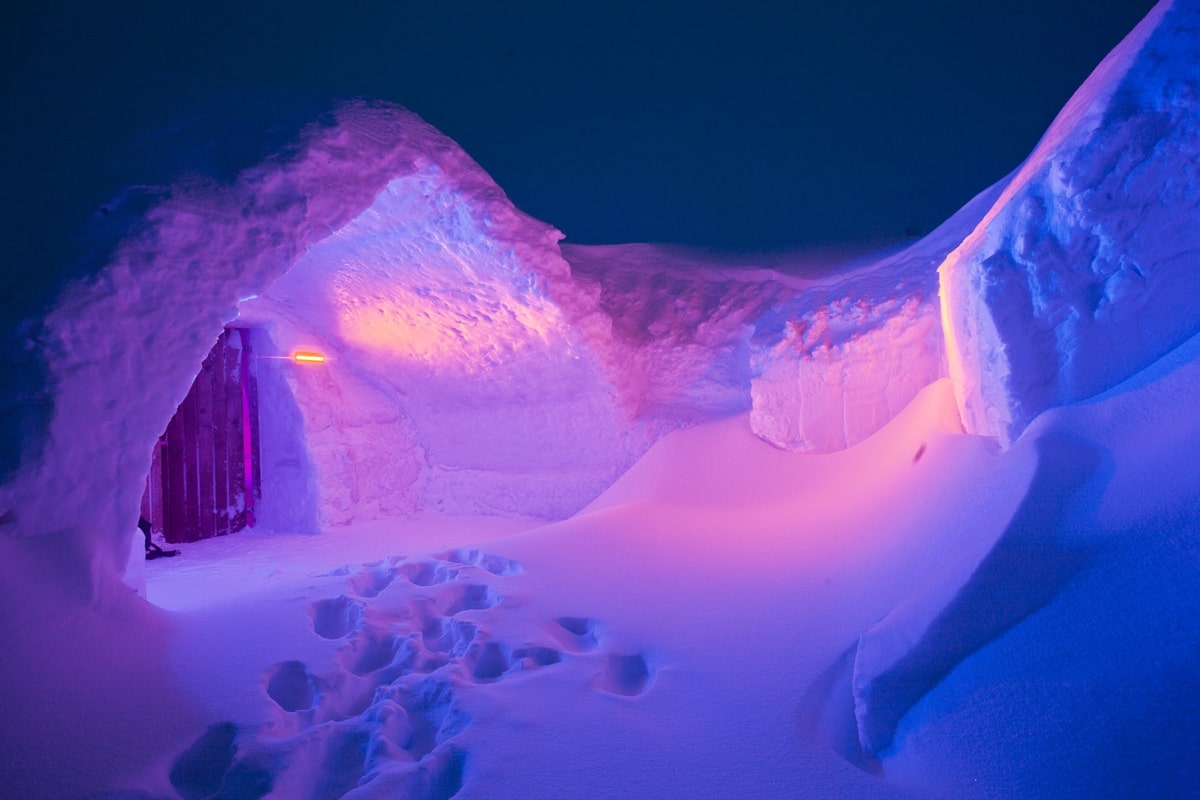 Romania Ice Hotel: an amazing winter place to stay in the Balkans. All the information you need in order to have an extraordinary adventure!