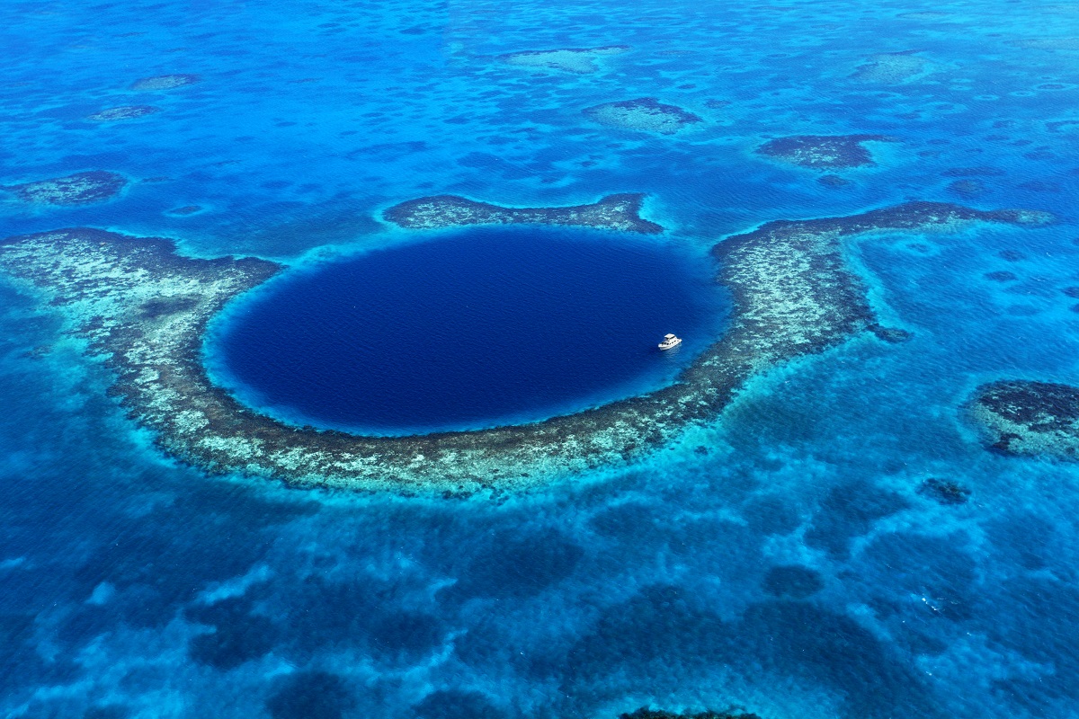 Great Blue Hole, Belize - Amazing Underwater Sites on Earth