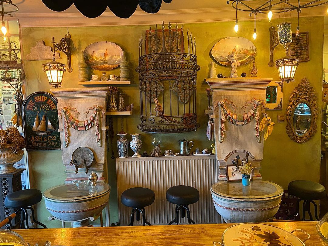 Çukurcuma Antiques & Cafe