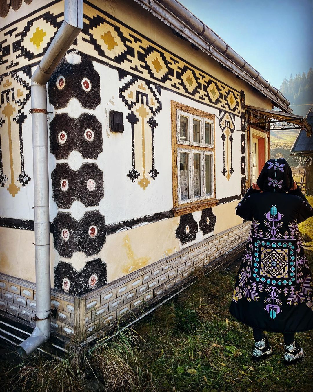 Traditional house & costume in Ciocanesti