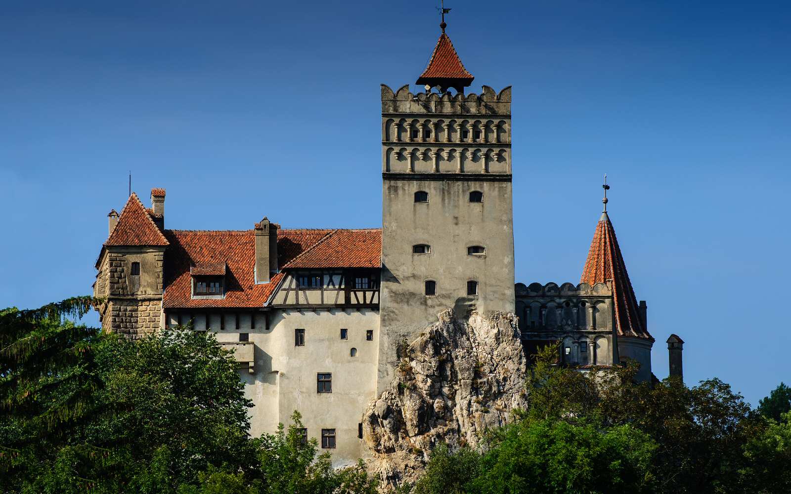 A photo with the front view of Bran Castle, Bran-Rucăr Pass, from the official website www.bran-castle.com