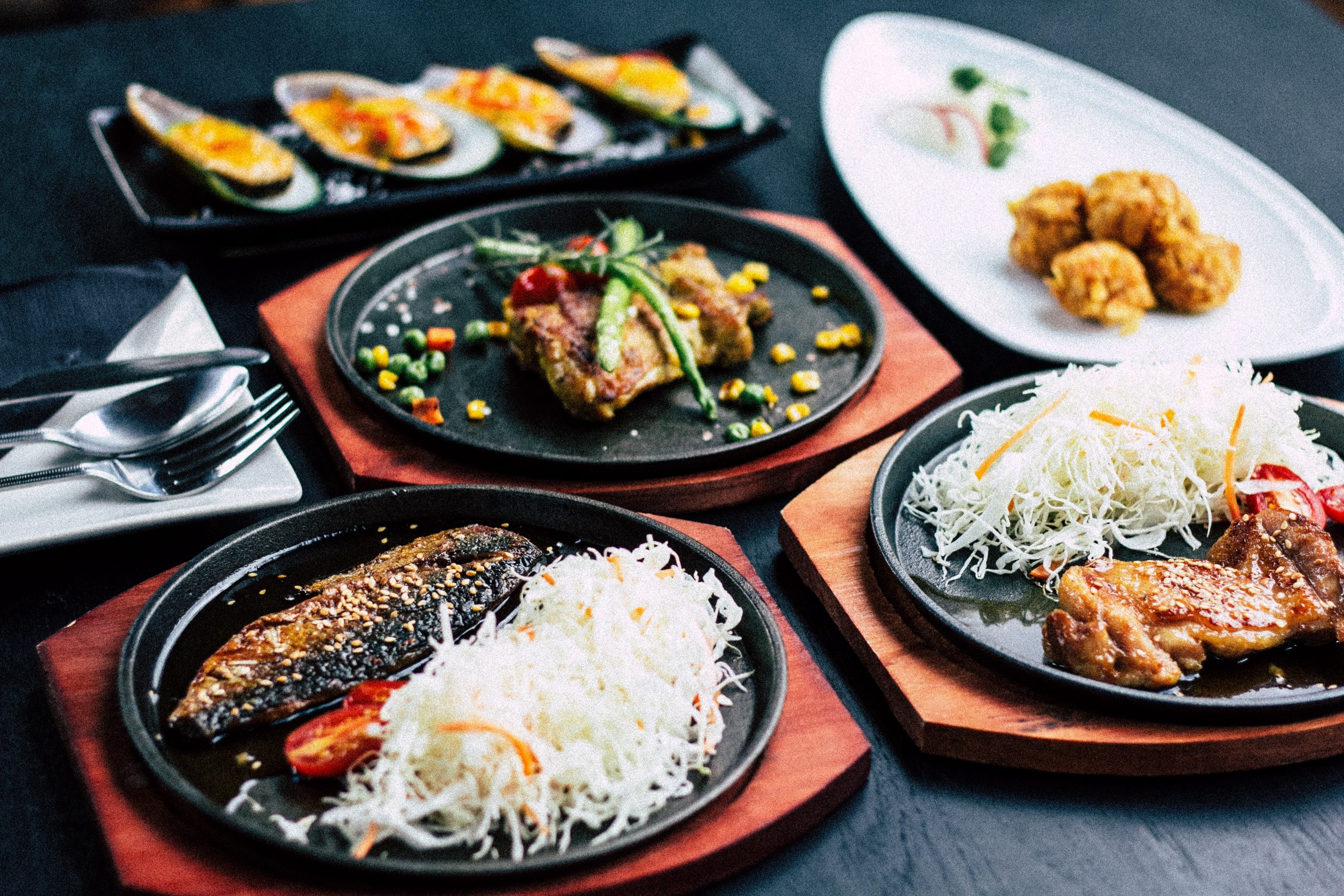 Amazing food in Singapore - 10 Reasons To Visit Singapore in 2023