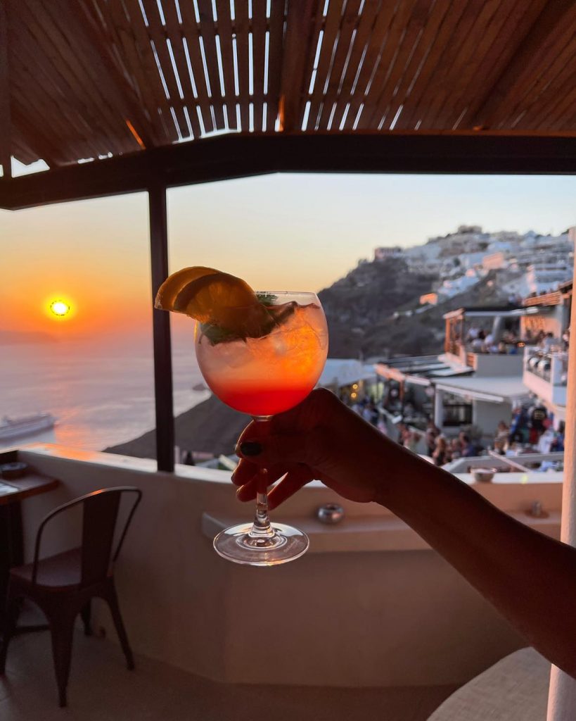 Top 10 Bars and Clubs in Santorini - Framey