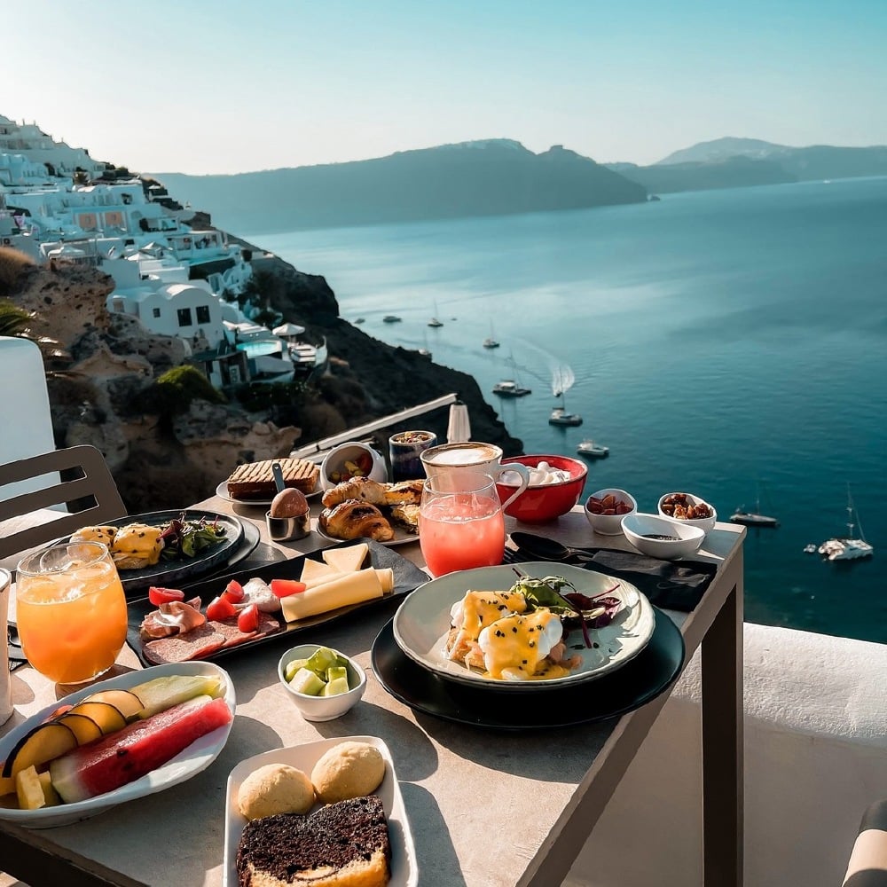 20 Must-Visit Restaurants in Santorini