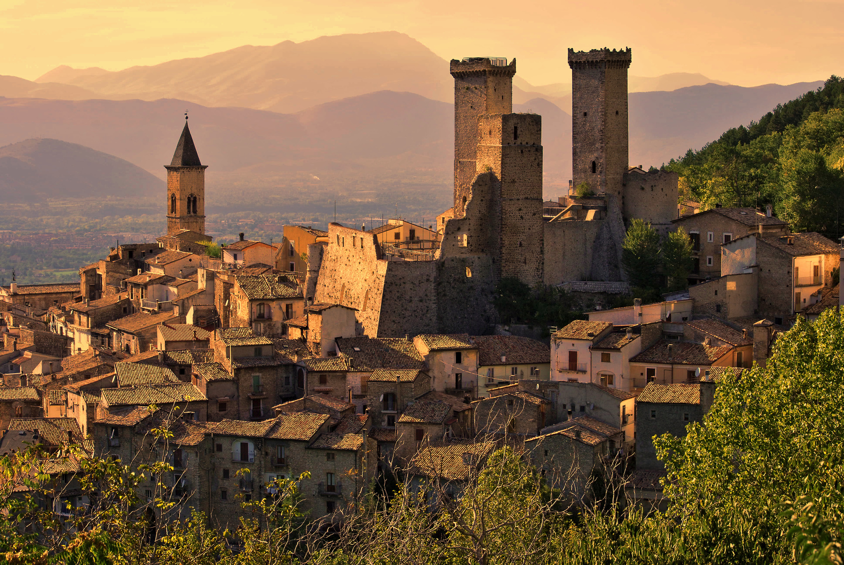 Castle Cantelmo-Caldora - 15 of the Prettiest Towns and Villages in Italy