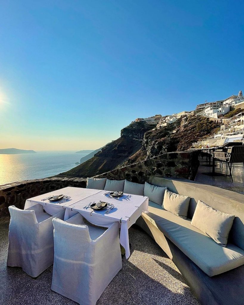  La Colline Restaurant Santorini