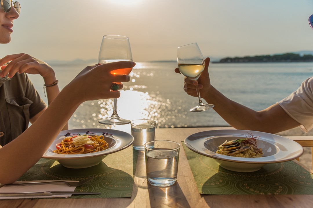 Cheers to the perfect dinner for two at Lohan Seaside - Beach Bars and Clubs around Athens