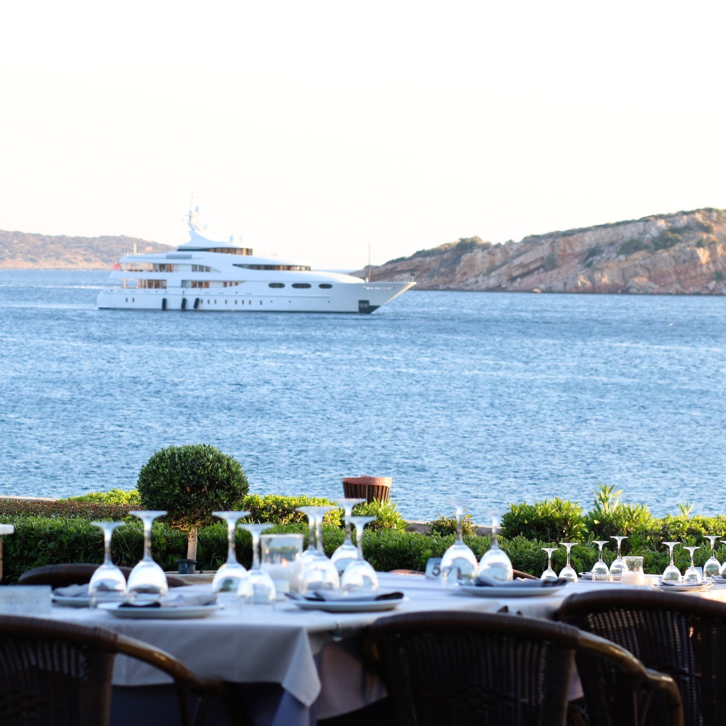 Labros, the perfect place to eat fresh seafood accompanied by a perfect view