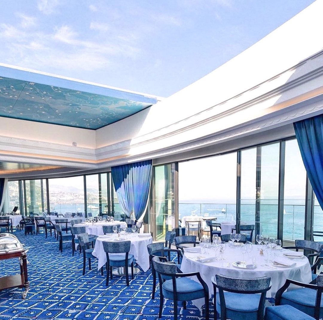 Le Grill, an ode to the Mediterranean treasures offering an exceptional view over the Principality as far as the Italian coast