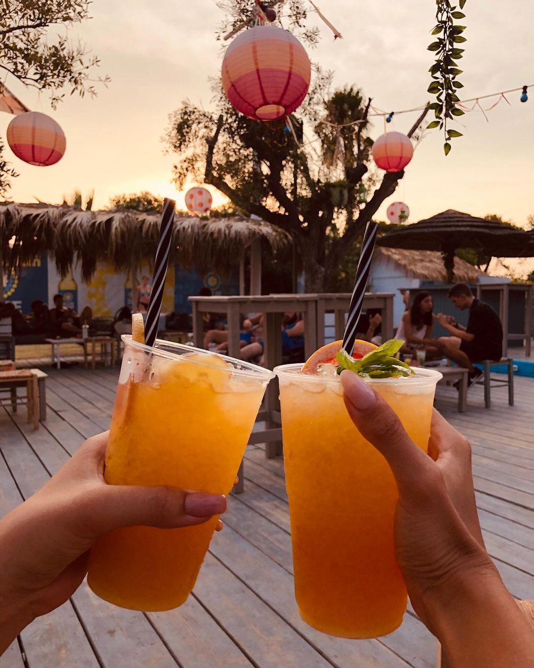 Sunsets, cocktails and amazing friends - the perfect combination for the beach