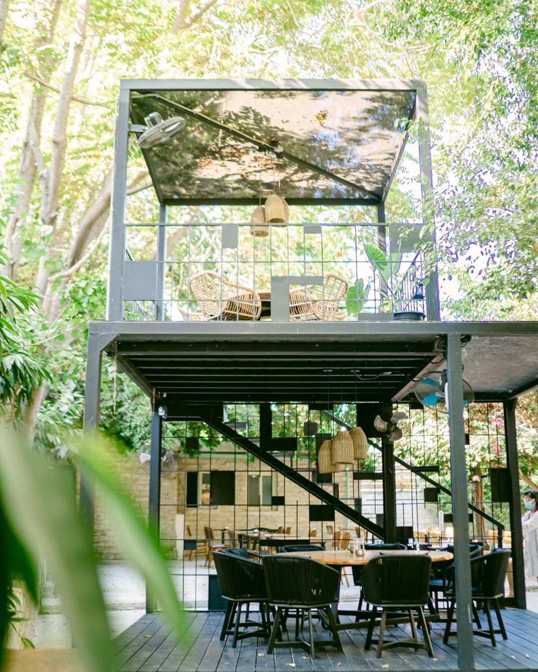 Treehouse table, the best place for your dinners at 𝐃𝐢𝐨𝐧𝐲𝐬𝐮𝐬 𝐌𝐚𝐧𝐬𝐢𝐨𝐧