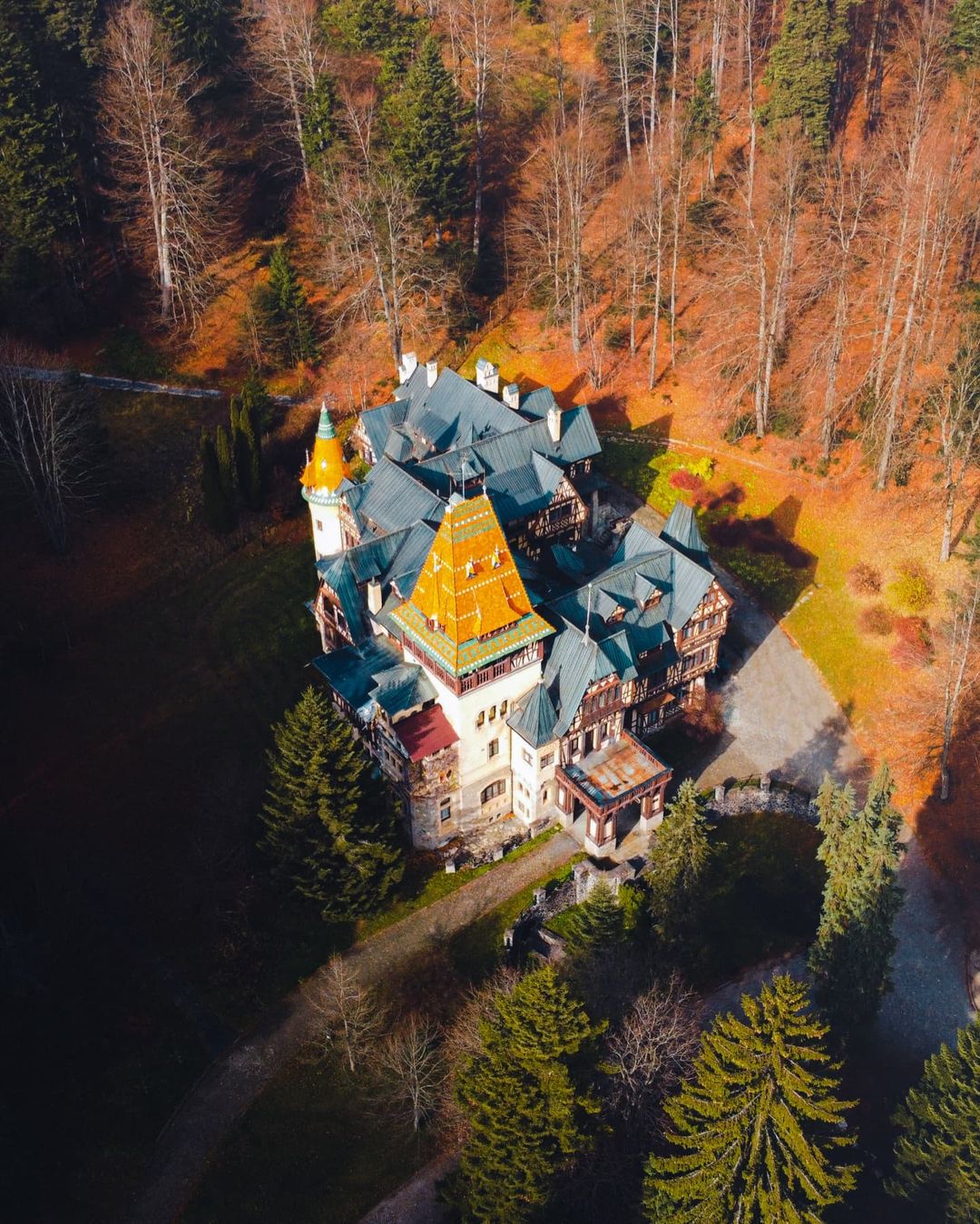 Pelișor Castle was built in 1899–1902 by order of King Carol I, as the residence for his nephew and heir, the future King Ferdinand (son of Carol's brother Leopold von Hohenzollern) and Queen Marie