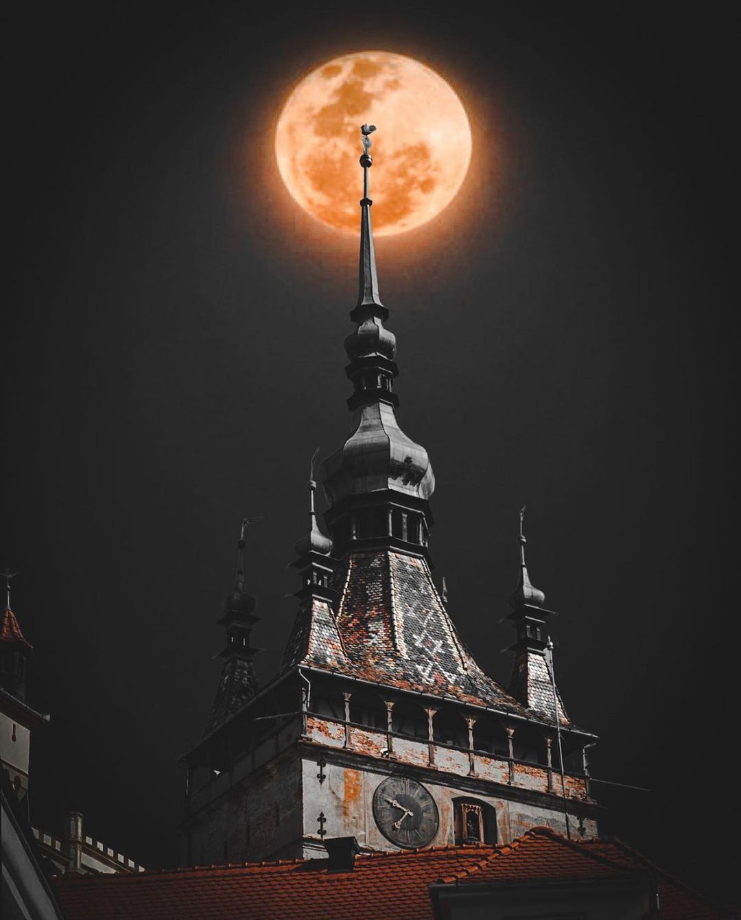 It’s moon o’clockin Transylvania 🏰🌕 Halloween in Transylvania and Beyond