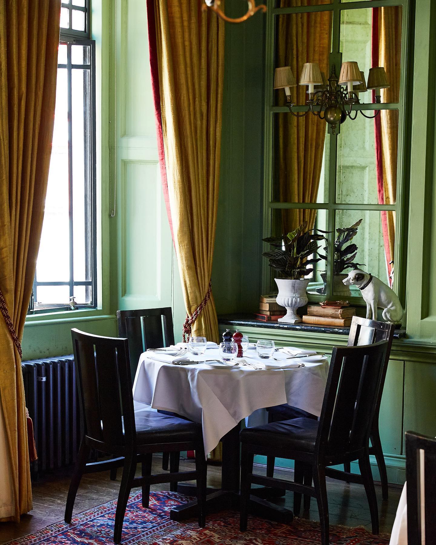Timeless Elegance at L’Escargot - Warm and Cozy Restaurants in London